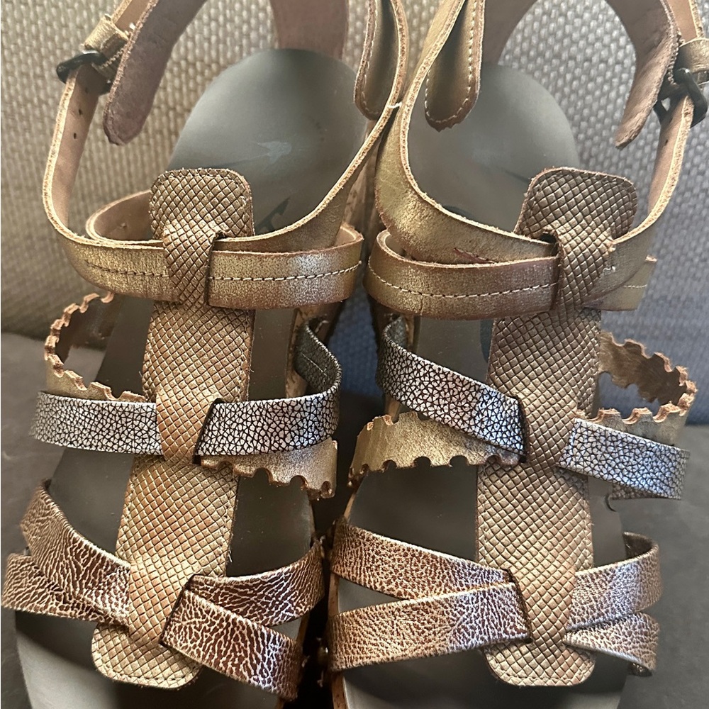 OTBT Womens size 8Gold Silver Tan Leather Storm Strappy Wedge Sandal